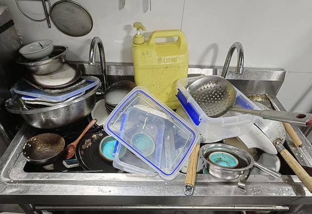 奶茶店打工一个月能赚多少钱（奶茶店里的“销量冠军”）