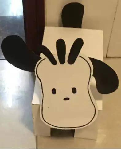 学校周边适合做什么生意（大学操场上的纸板狗）