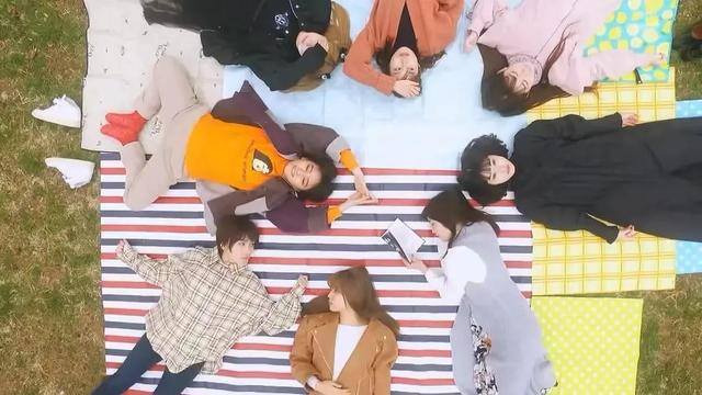 学校周边适合做什么生意（大学操场上的纸板狗）