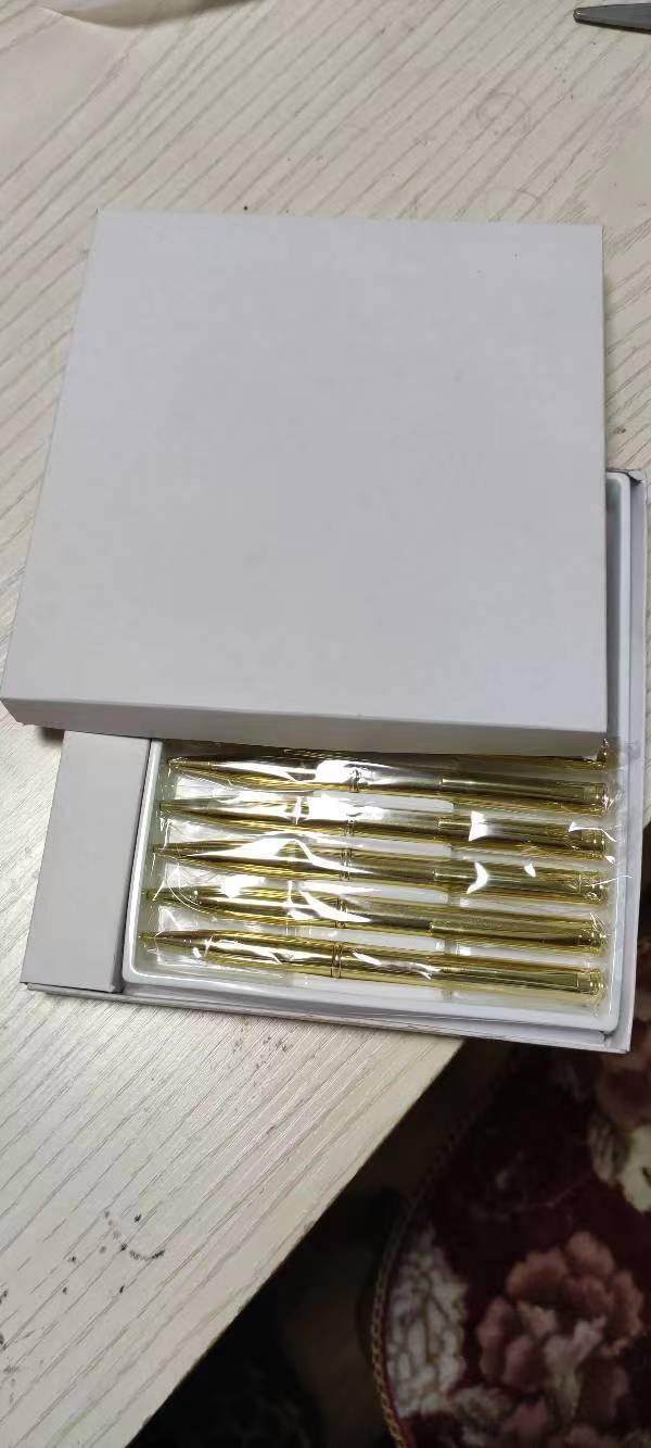 中学门口适合开什么店最好（学校门口卖“圆珠笔刀”，新京报记者发现真买家）