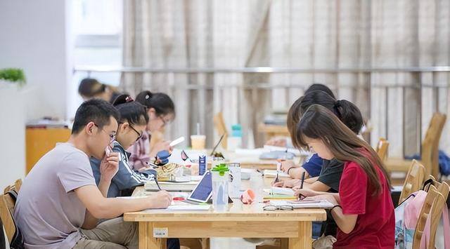 学校门口卖什么吃的生意最火爆（大学饭堂的菜系）