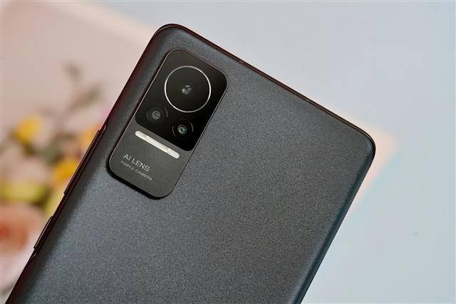 适合女生用的手机（opporeno8pro和荣耀70系列怎么选？）