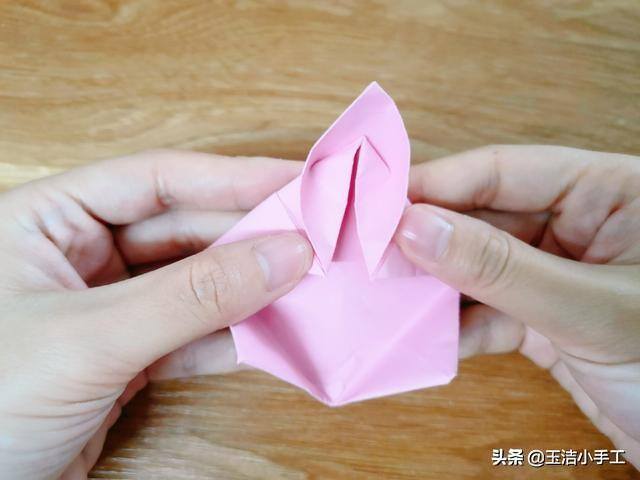 荷花灯笼怎么做手工制作（简易的莲花灯折纸教程）