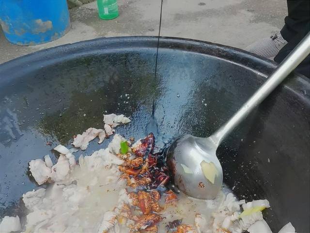10元店投资多少钱（大锅菜加烙饼，这个搭配相当有特色）