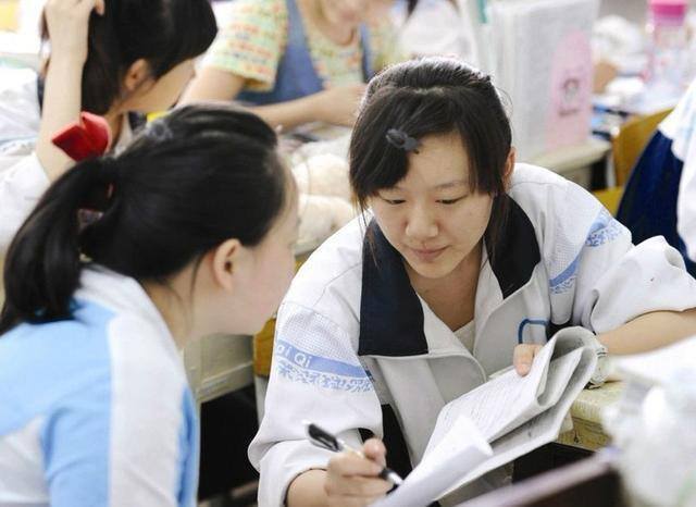 在北京挣一万很容易吗（北京和上海的学生考取顶级名校有多难？）