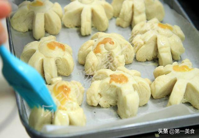 简单易学在家做小吃（梅花酥、麻花酥、梅花酥、梅花酥的做法）