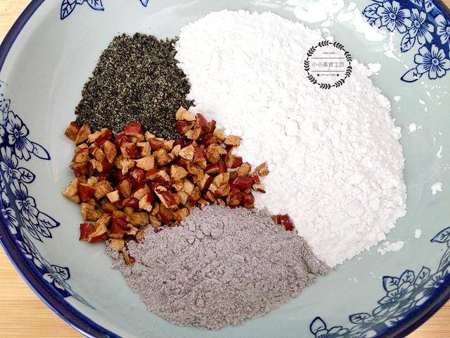 家庭自制黑芝麻丸做法（入冬后，吃核桃10倍，不如吃它，钙是核桃的4倍，10分钟就出锅）