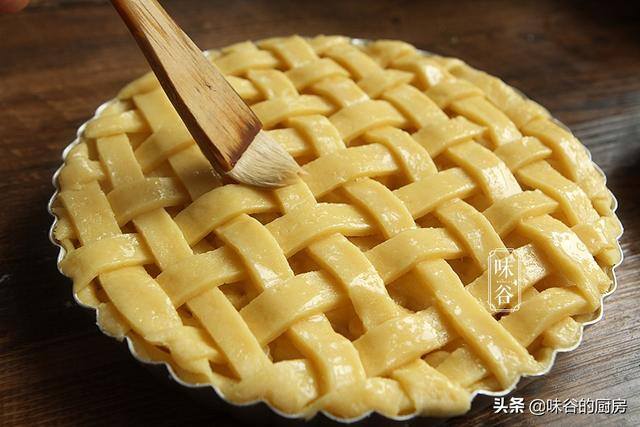 家庭自制苹果派（自制苹果派，香甜可口，家庭聚会必备）