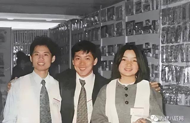2022年开两元店还赚钱吗（三战高考，落榜少年闯荡文具销售行业）