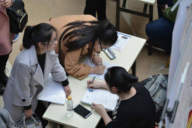 女生适合什么工作（3个适合女生报考的工作岗位，看看你适合哪一类？）