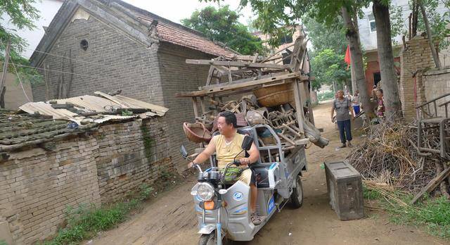 在老家做什么小本生意挣钱（为什么农村收废品吃穿住用行更好做？）