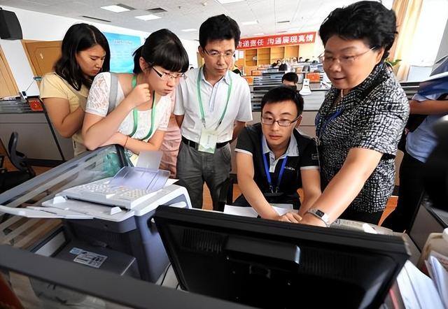 上海打工一个月能挣多少（高校毕业生来到上海工作是否可以获得比较高的收入水平？）