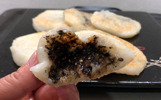 家庭自制糯米糍的做法（家常版糯米糍粑的做法，用料简单，食材常见，快速消灭家里的糯米）