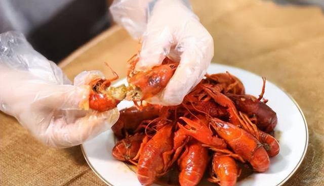 在家做什么可以赚钱适合在家做的工作（网络哄睡师行业兴起，月收入超3万元）