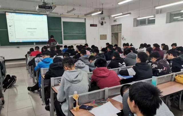卖烤肠一天能挣多少钱（女生寒假活动充实，利用假期时间不能集中）