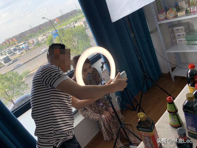 抖音卖货能赚钱吗（直播带货成最近最火热的行业）