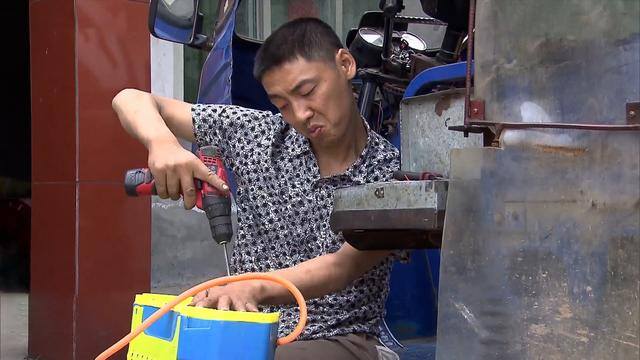 适合残疾人在家挣钱的工作（四川省眉山市东坡区符有的“手有多巧”）