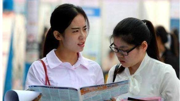 大专文凭出来能干嘛（大学生在大学毕业生中有什么前途？）