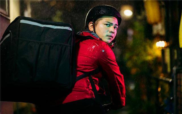 送外卖赚钱吗（为什么许多年轻人选择送外卖？）