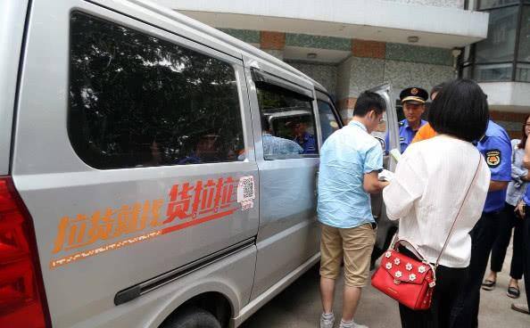 全职跑货拉拉一天挣多少（网约车业务上线，一个月能挣多少钱？网友：红利期总会过去的）