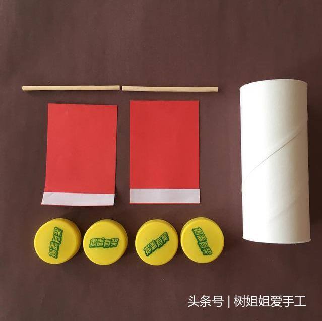小手工怎么做（用废旧的纸管和瓶盖做个能跑的小汽车）
