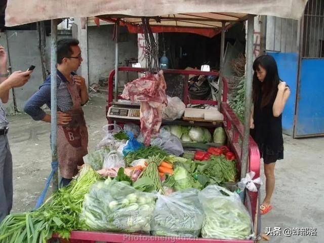 卖菜和卖水果哪个赚钱（农村下乡卖菜，为什么还有那么多人去卖菜？）