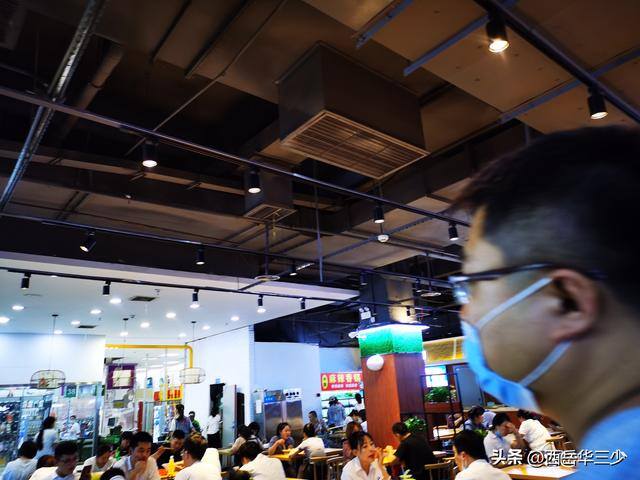 开小店算什么工作单位（月薪8000元的小吃店怎么办？）