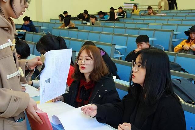 上海打工一个月能挣多少（高校毕业生来到上海工作是否可以获得比较高的收入水平？）
