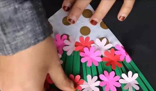 手工贺卡怎么做（diy了一朵花束藏在了贺卡里，打开一看）