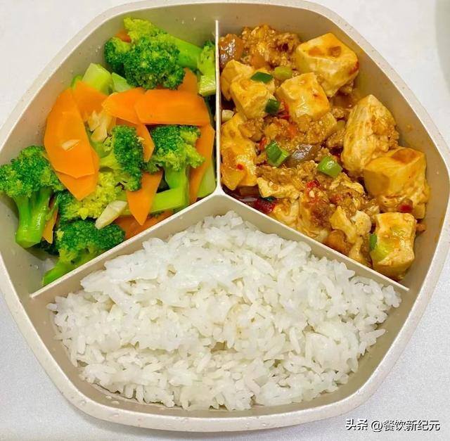 想上班挣钱的图片（湖南女子每天带饭上班，网友：赠人玫瑰，手有余香）