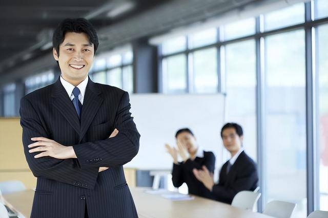 日本一个月工资多少（日本人月薪40万，中国人月薪2.65万，网友：我拖后腿了）