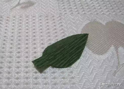 用纸做手工制作大全（爱梦幻的女孩儿，都会喜欢玫瑰花，教你如何去折纸一朵漂亮的玫瑰）