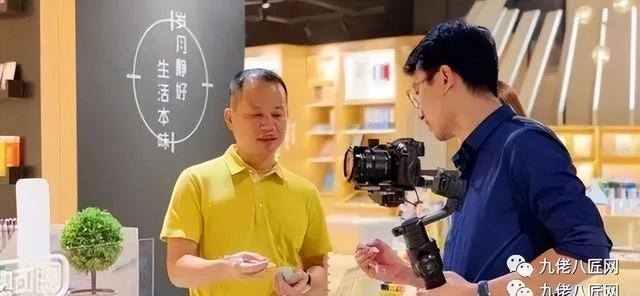 2022年开两元店还赚钱吗（三战高考，落榜少年闯荡文具销售行业）