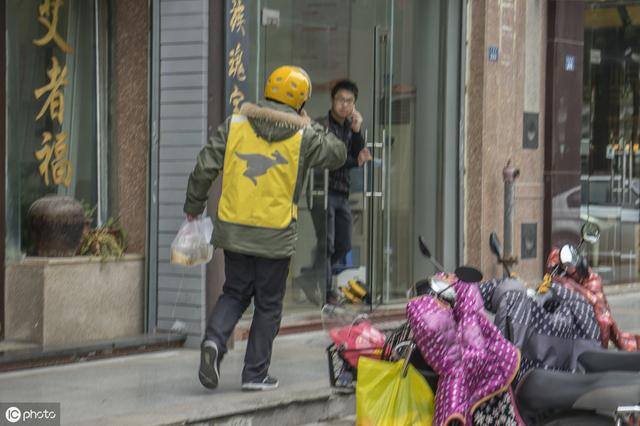 外卖骑手需要什么条件（外卖小哥的入职条件和标准是什么？）