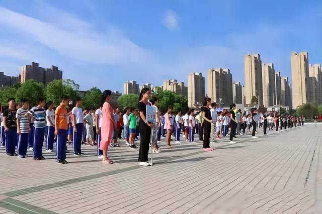 中学门口适合开什么店最好（合肥新校开业一个月，每天流水一万多）
