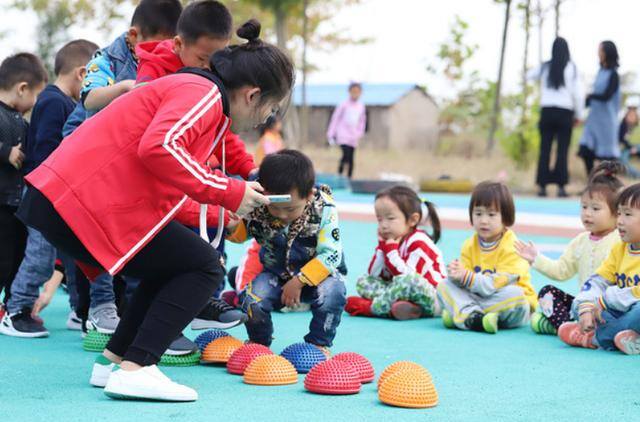 读书卡怎么画简单又漂亮（如何避免孩子被幼儿园打探家庭条件？）