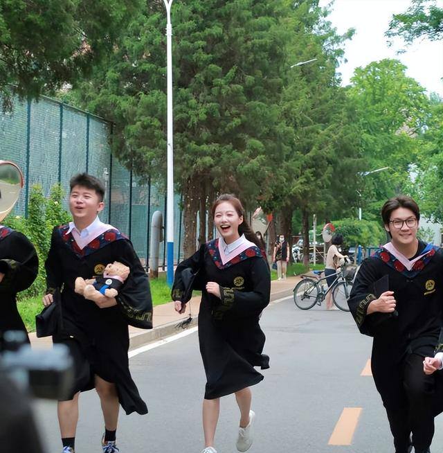 什么专业最赚钱?（大学生毕业后，学什么专业能拿高薪？）