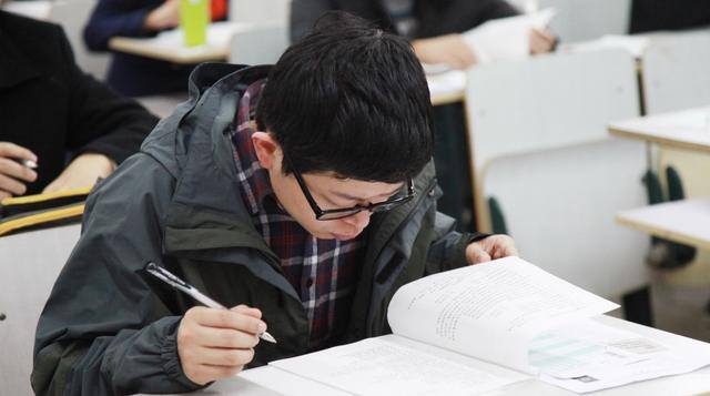 大专学历能找什么工作（大专生想要获得一份不错的工作，可以试试这4个，成功了就是铁饭碗）