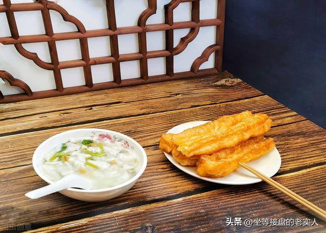 早点卖什么比较简单赚钱（表哥摆摊卖早餐，月入1万5，我不敢开始）