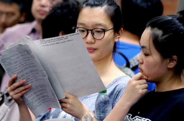 升大专学历大概需要多少钱（民办二本和公立大专差距明显，不仅体现在学费上，难怪有人会后悔）