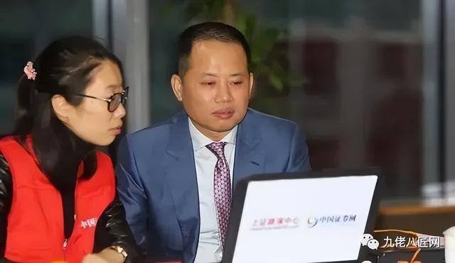 2022年开两元店还赚钱吗（三战高考，落榜少年闯荡文具销售行业）