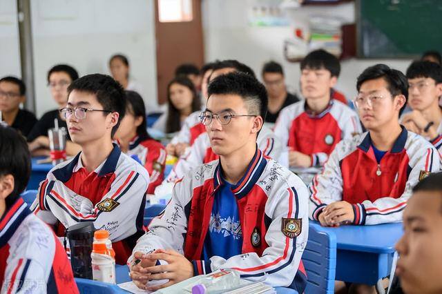 复读可以在家里复读吗（高考复不复读的原因是什么？）