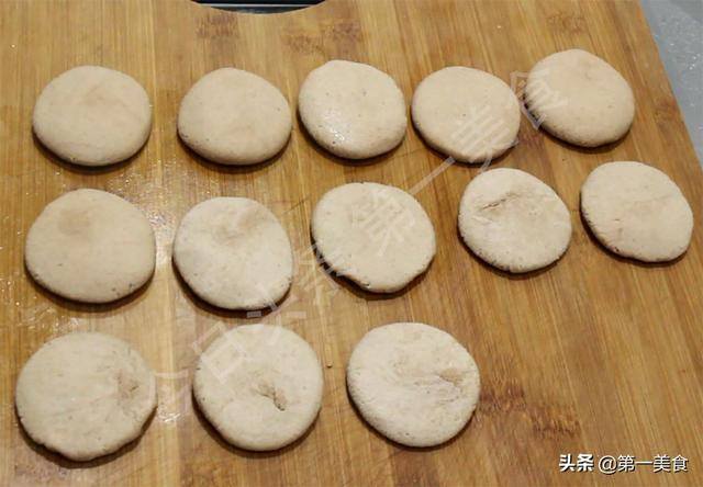 简单易学在家做小吃（梅花酥、麻花酥、梅花酥、梅花酥的做法）