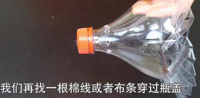 废旧矿泉水瓶手工制作（用大号塑料瓶制作一个能够自动浇花的小花盆，省去给花浇水的烦恼）
