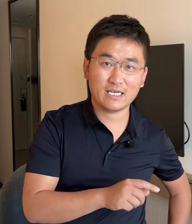 一天赚一万（短视频主播姜涛，曾坐拥500万粉丝，直播间观众不过3000人）