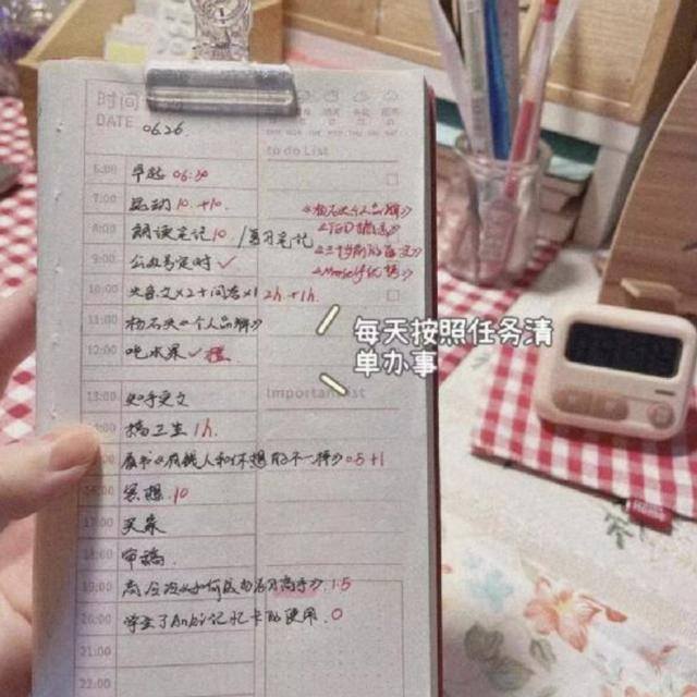 3万粉丝一个月挣多少钱（同样的5年，我们在做什么？）
