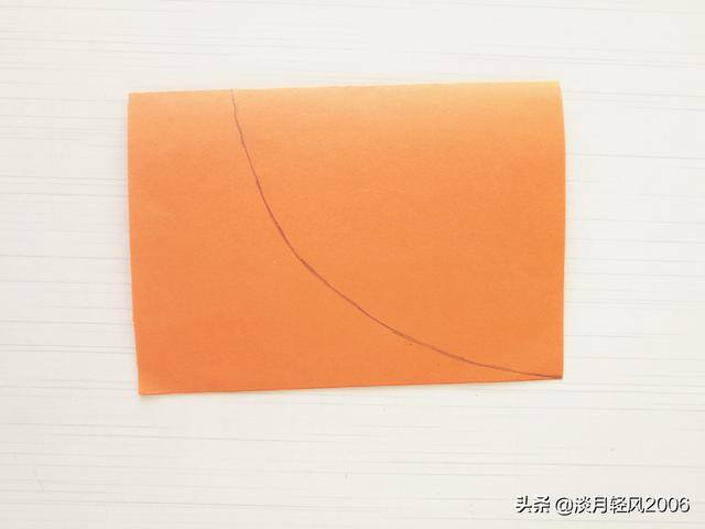 简单手工制作小视频（幼儿园手工作业，用最普通的卡纸做一个小鱼）