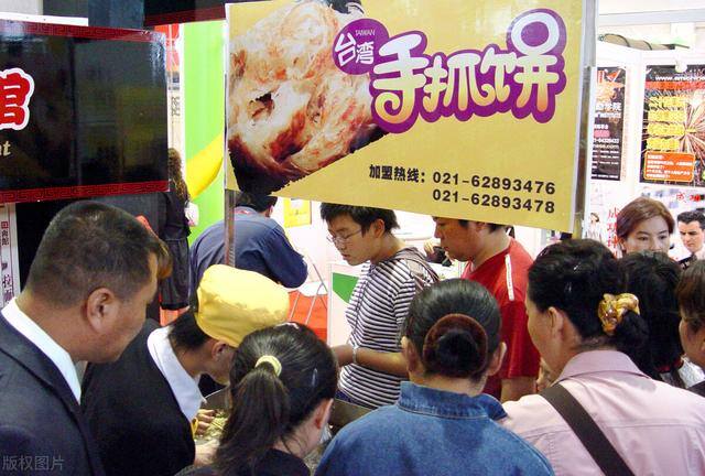 摆地摊卖什么好卖 又赚钱（手抓饼的赚钱模式）