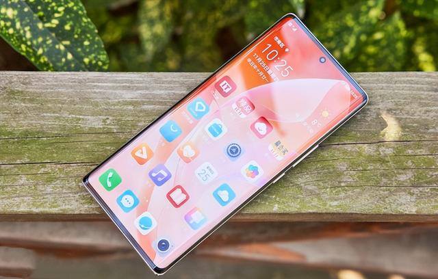 适合女生用的手机（opporeno8pro和荣耀70系列怎么选？）