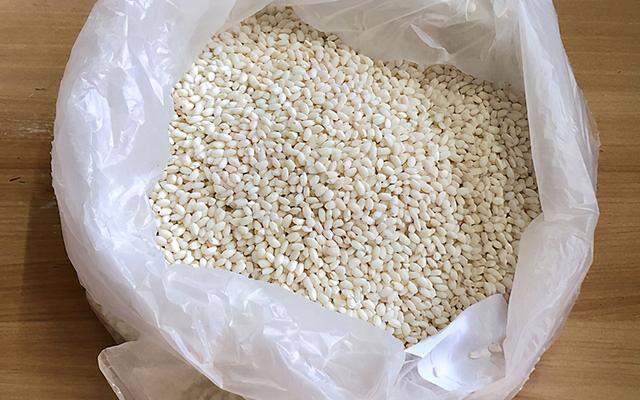 家庭自制糯米糍的做法（家常版糯米糍粑的做法，用料简单，食材常见，快速消灭家里的糯米）